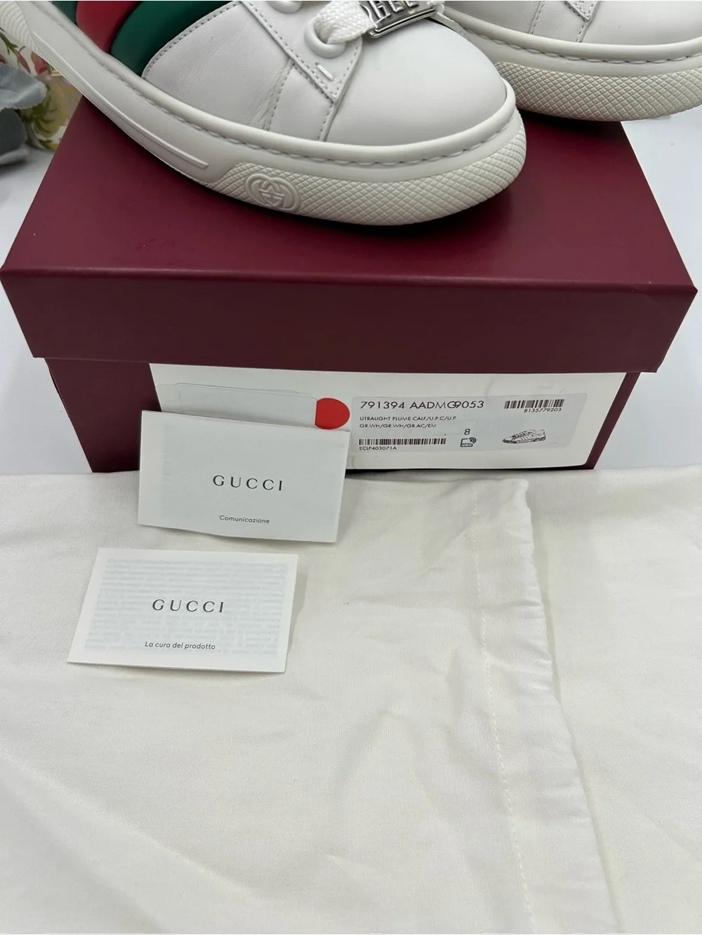Men's Gucci ACE size 8 fits 9 US Leather sneakers with Green & Red Web Stripe
